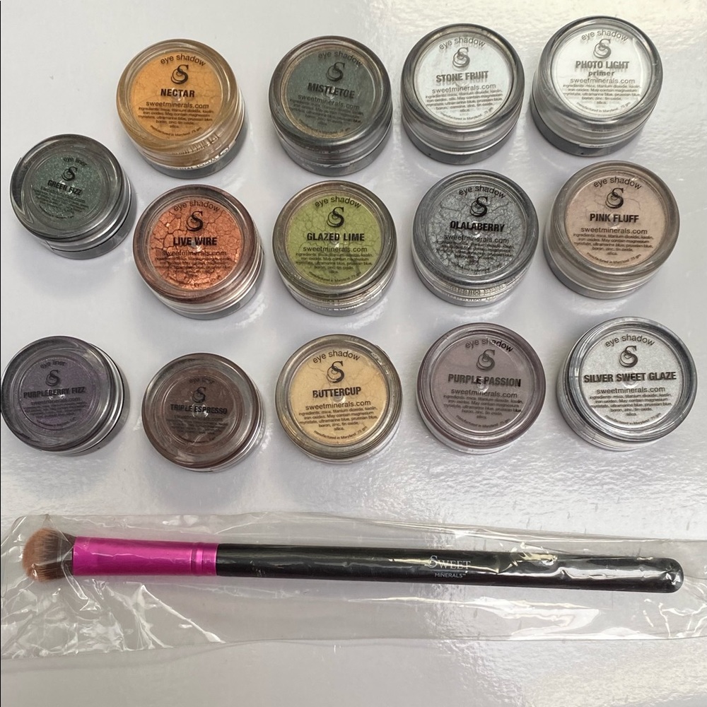 Sweet Minerals Eyeshadow Bundle & Brush 14 colors